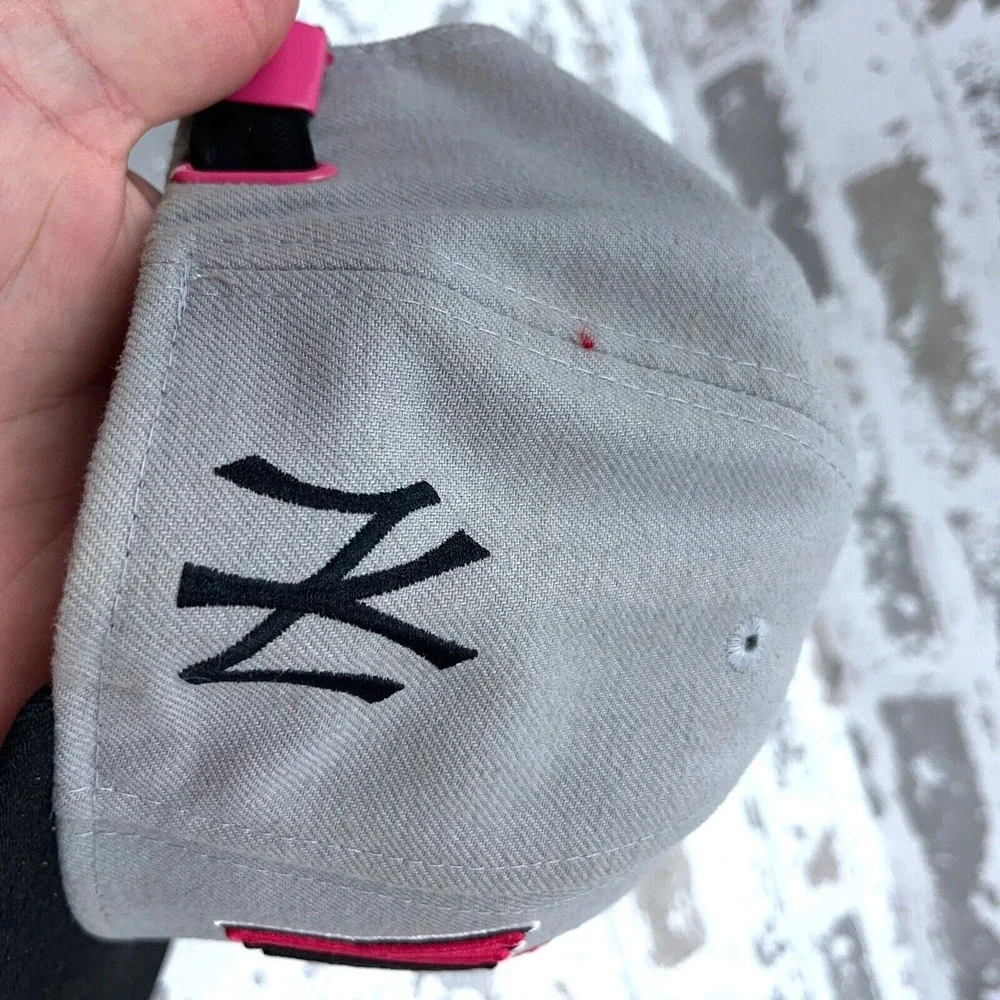 New York Yankees Hat Cap Strap Back Gray Pink 9Fifty Flat Bill Spell Out MLB *